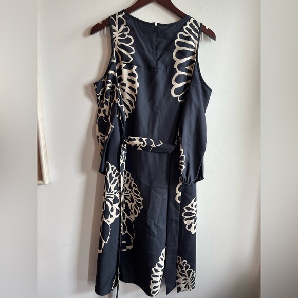 Tibi Orla Bloom Cold-shoulder Silk Midi Dress - Picture 11 of 14